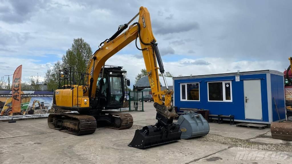 JCB JS 130 LC حفارات زحافة