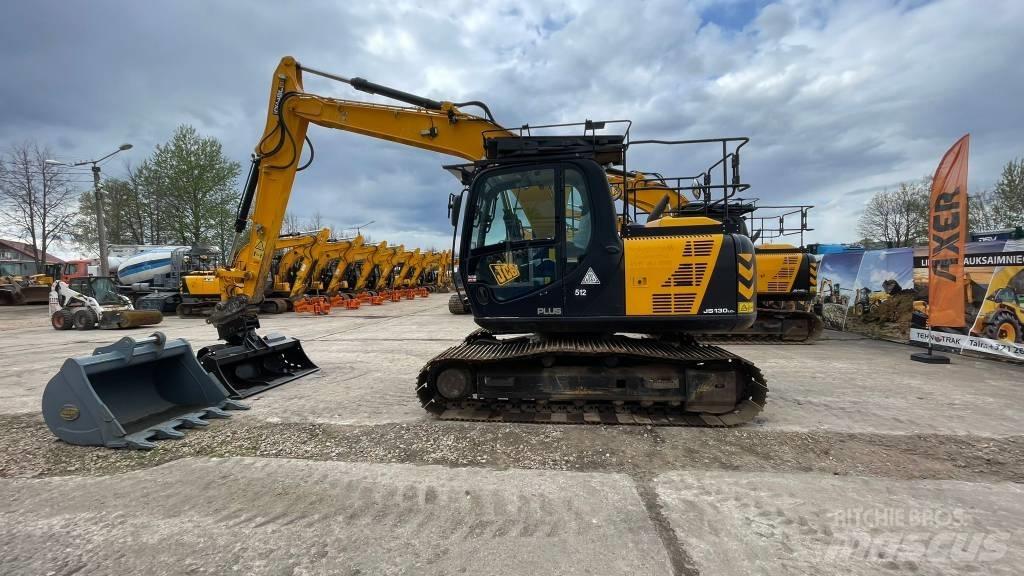 JCB JS 130 LC حفارات زحافة