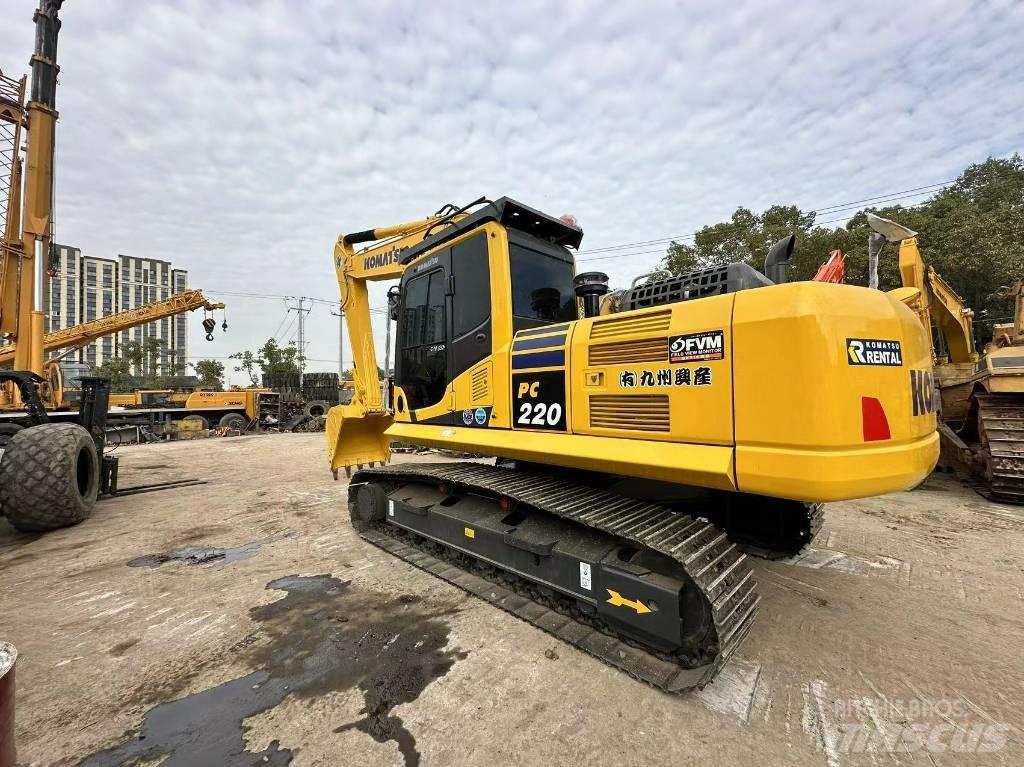 Komatsu pc220 حفارات زحافة