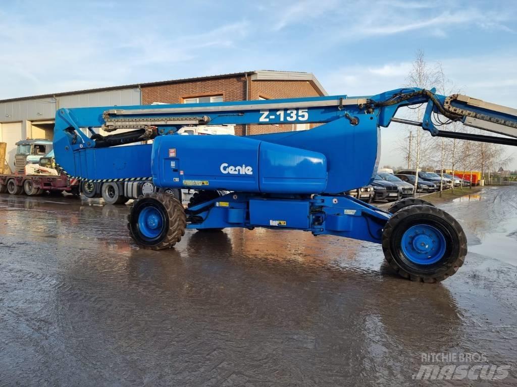 Genie Z 135 4x4 رافعات سلة مفصلية