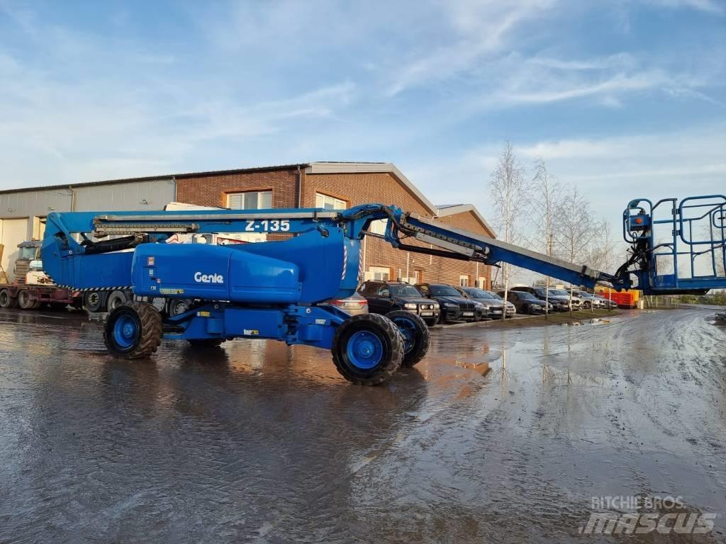 Genie Z 135 4x4 رافعات سلة مفصلية