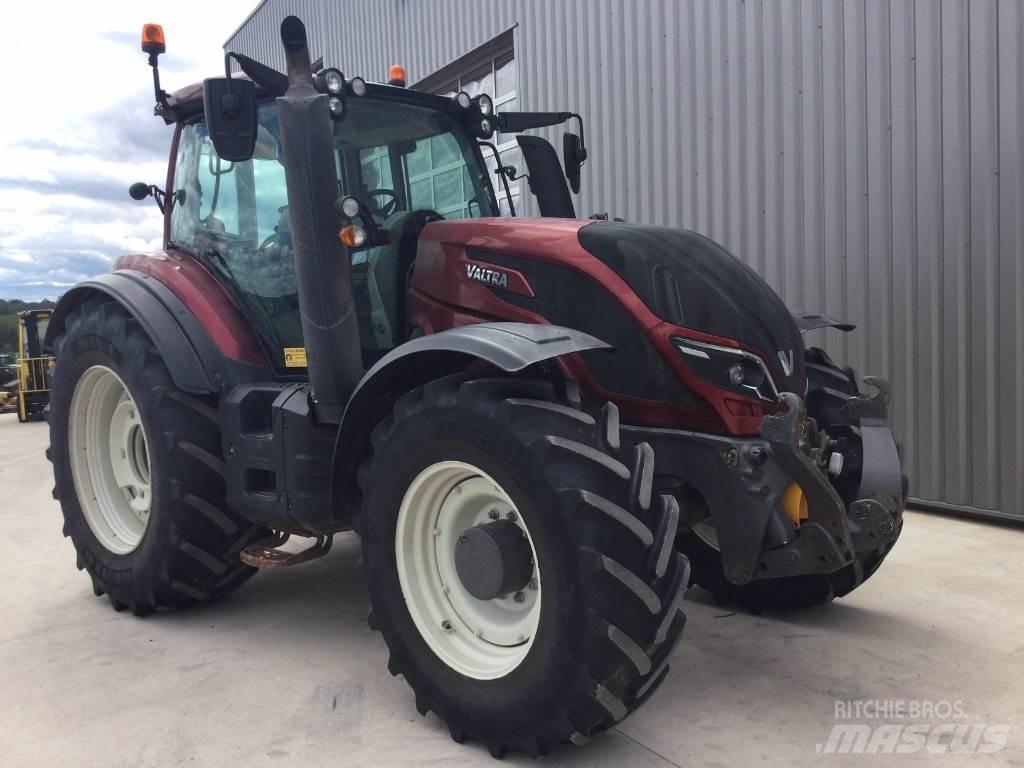 Valtra T194 الجرارات