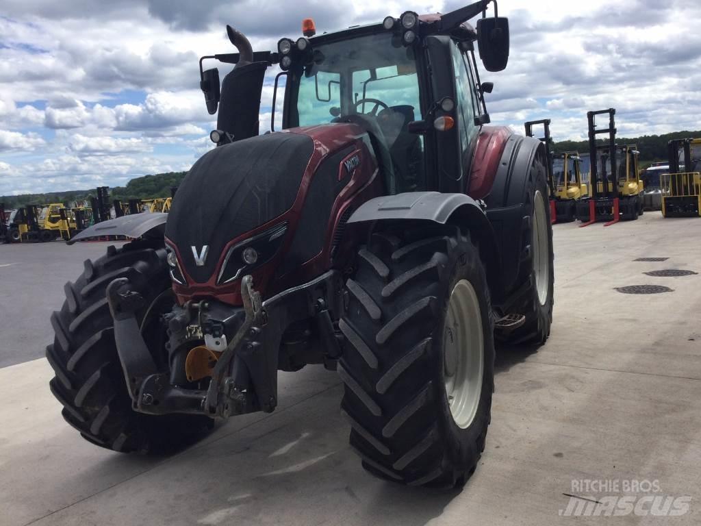 Valtra T194 الجرارات