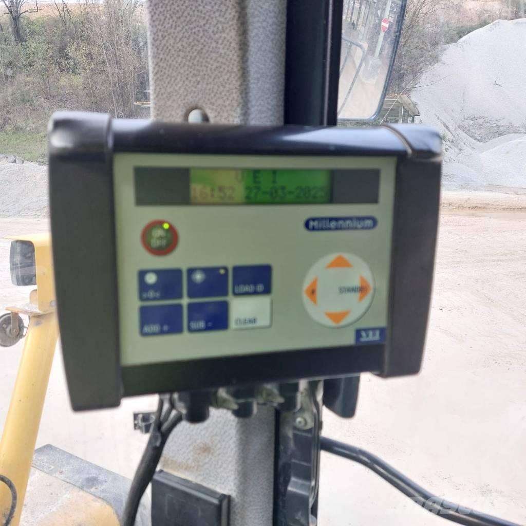 Komatsu WA 600-3 لوادر بعجل