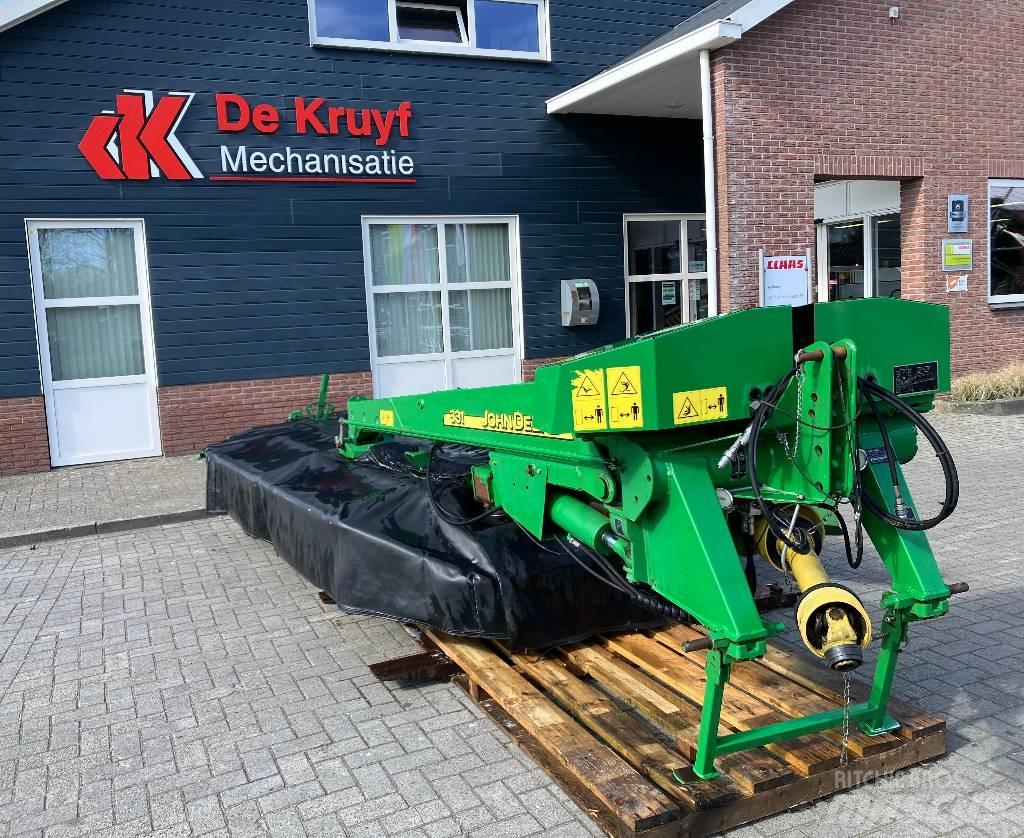 John Deere CC 331 جزازات