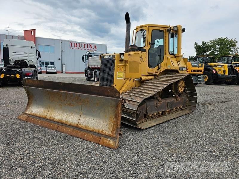 CAT D 4 H بلدوزرات مجنزرة