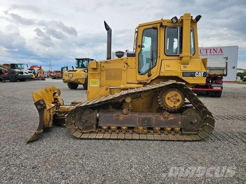 CAT D 4 H بلدوزرات مجنزرة