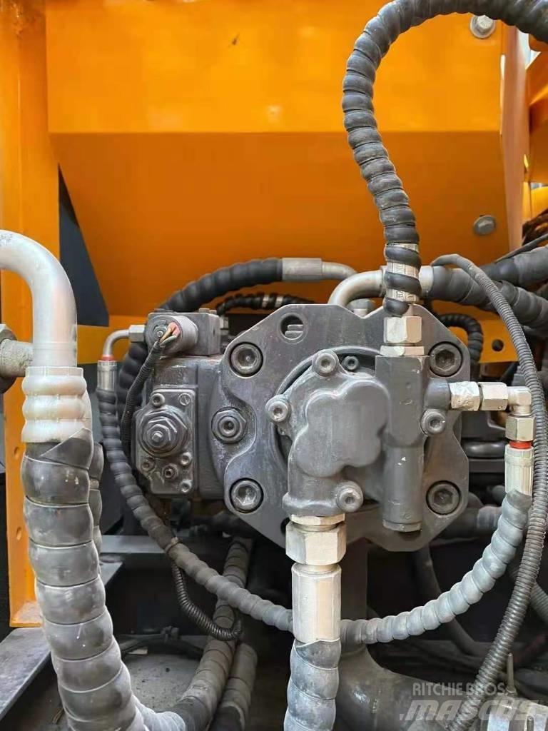 Sany SY 135 C حفارات زحافة