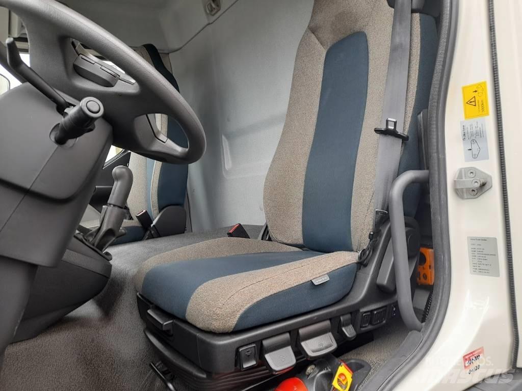 Volvo FL 210 شاحنات بدرجة حرارة قابلة للضبط