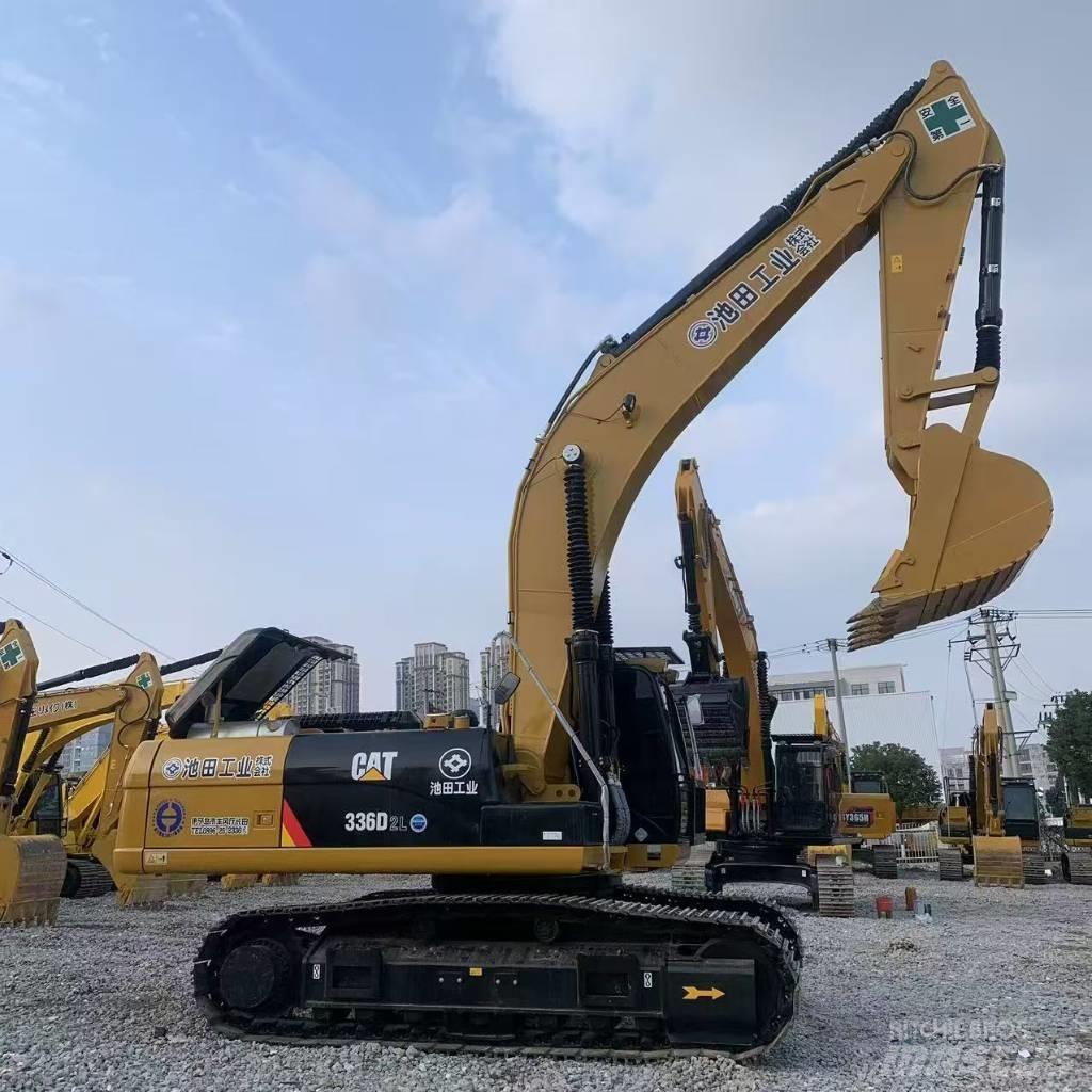 CAT 336 D حفارات زحافة