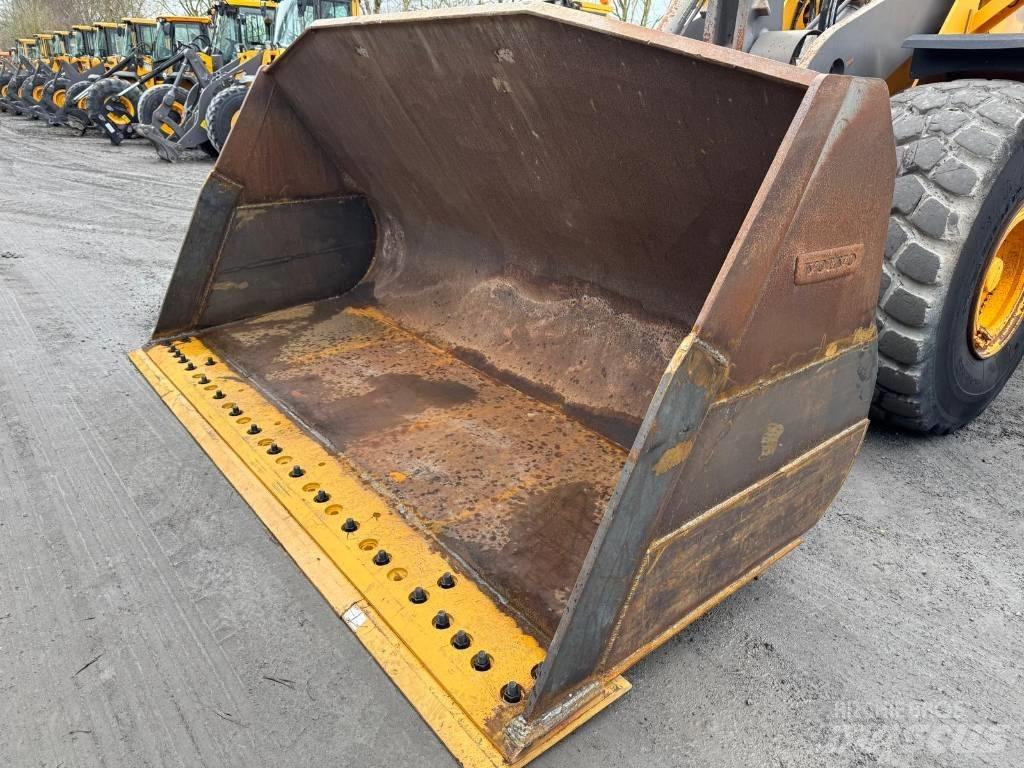 Volvo L 180 H لوادر بعجل
