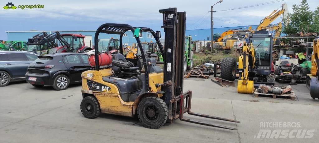 CAT GP 25 N شاحنات LPG