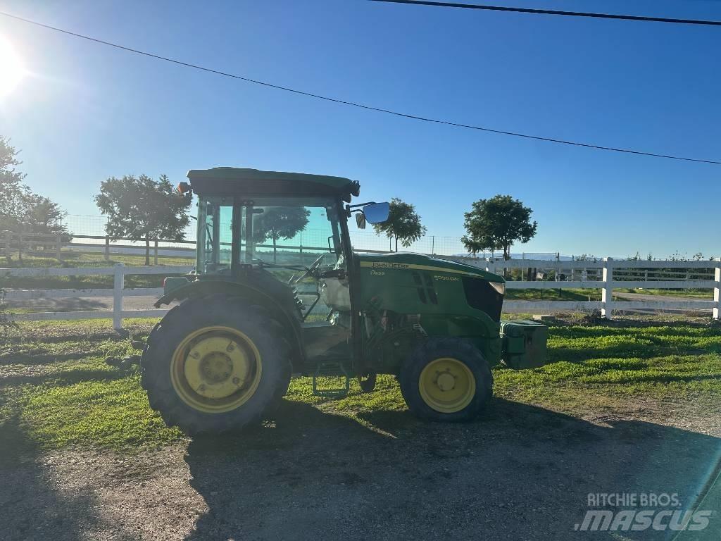 John Deere 5090 GN الجرارات