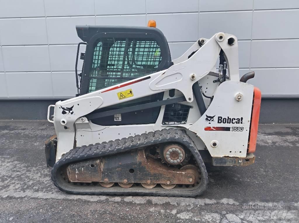 Bobcat T 590 لوادر انزلاقية التوجيه