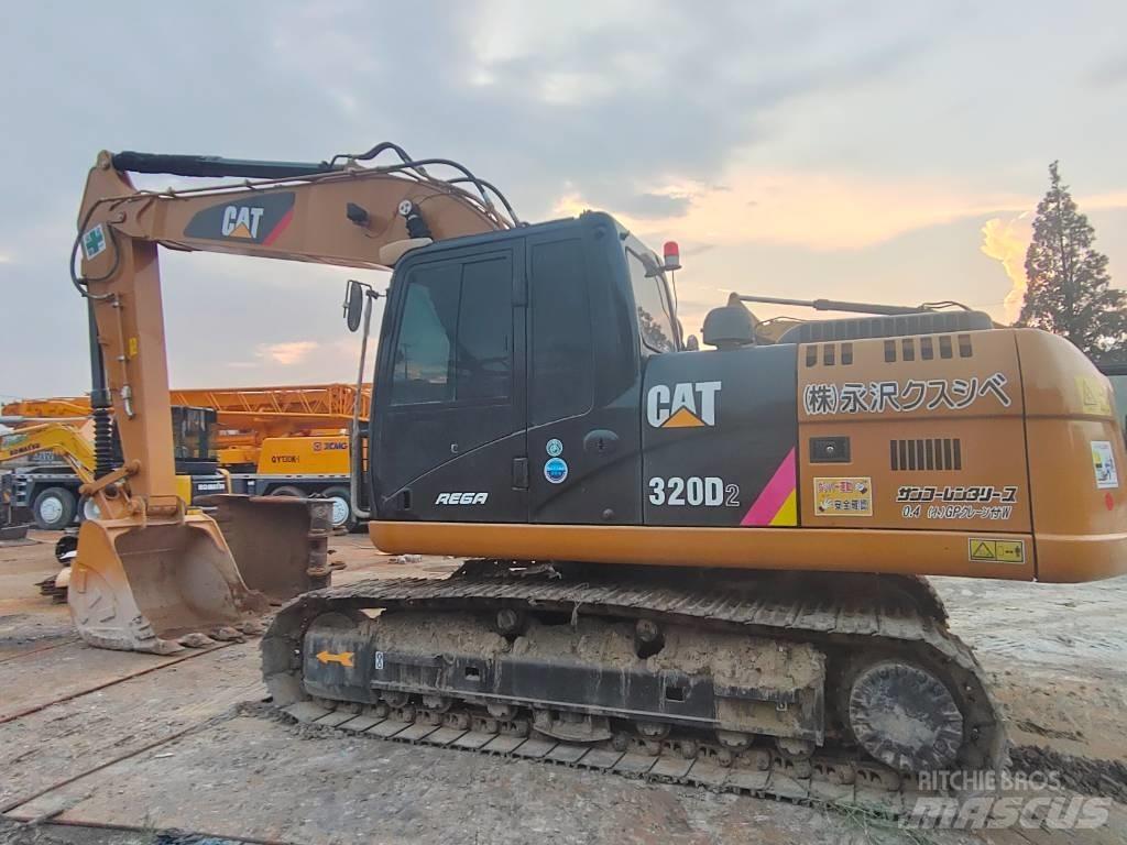 CAT CAT 320D2 حفارات زحافة
