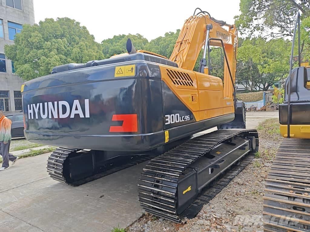 Hyundai R300LC-9S حفارات زحافة