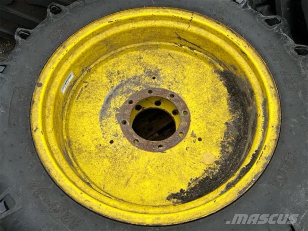 BKT 12.4-32 الإطارات والعجلات والحافات