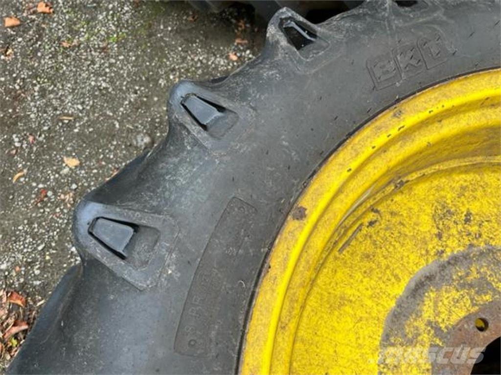 BKT 12.4-32 الإطارات والعجلات والحافات