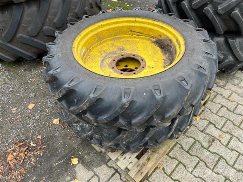 BKT 12.4-32 الإطارات والعجلات والحافات