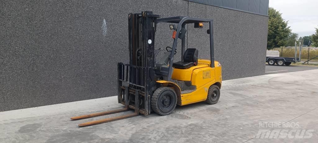 TCM FD25T3 شاحنات الديزل
