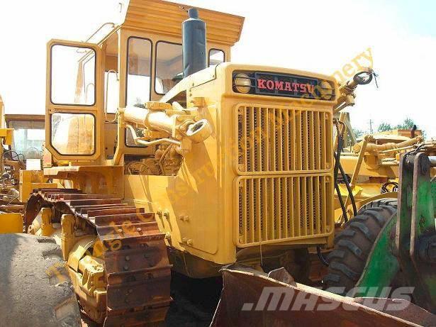 Komatsu D 155A-1 بلدوزرات مجنزرة