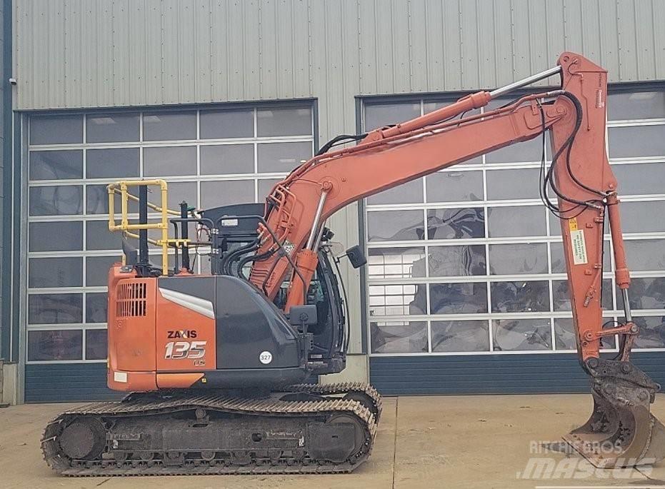 Hitachi ZX135US-7 حفارات زحافة
