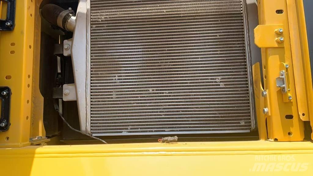 Komatsu PC450 حفارات زحافة