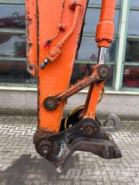 Hitachi ZX 210 LC-3 حفارات زحافة