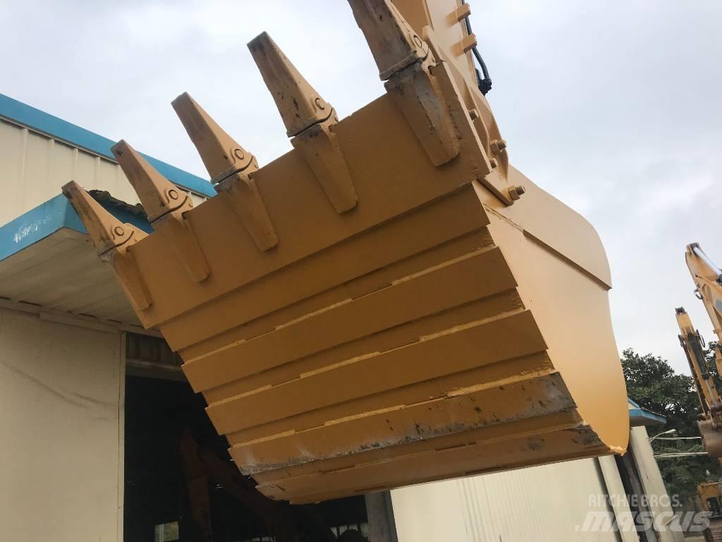 CAT 320 D L حفارات زحافة