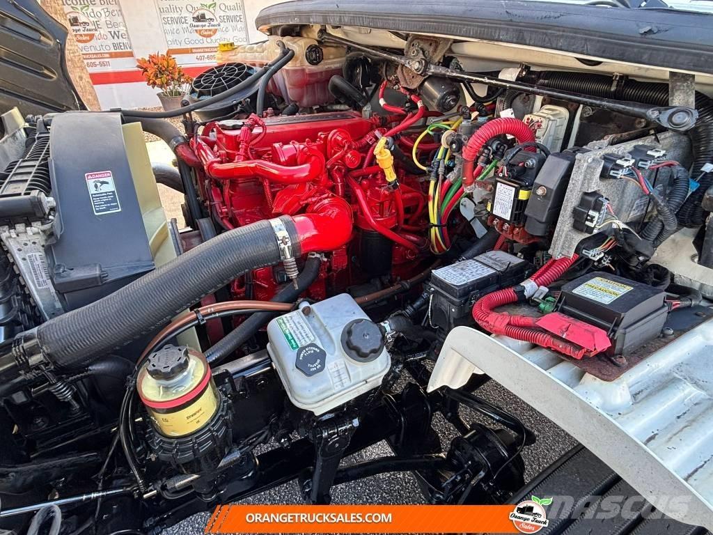 Freightliner M2 شاحنات ذات هيكل صندوقي