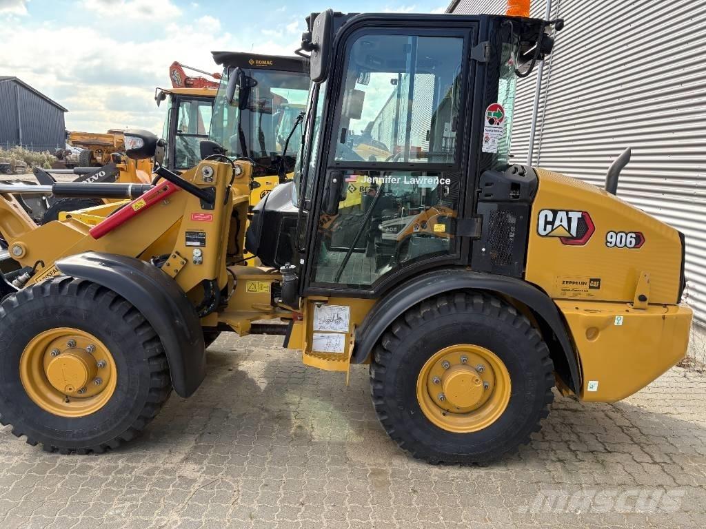 CAT 906 لوادر بعجل