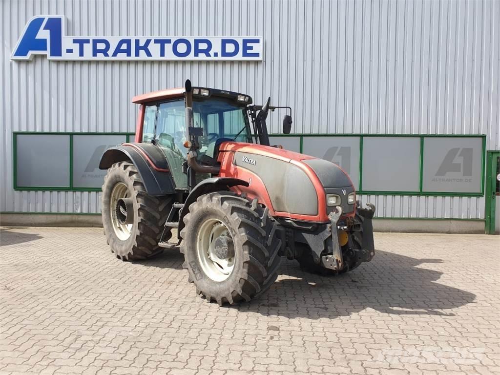 Valtra T151 الجرارات
