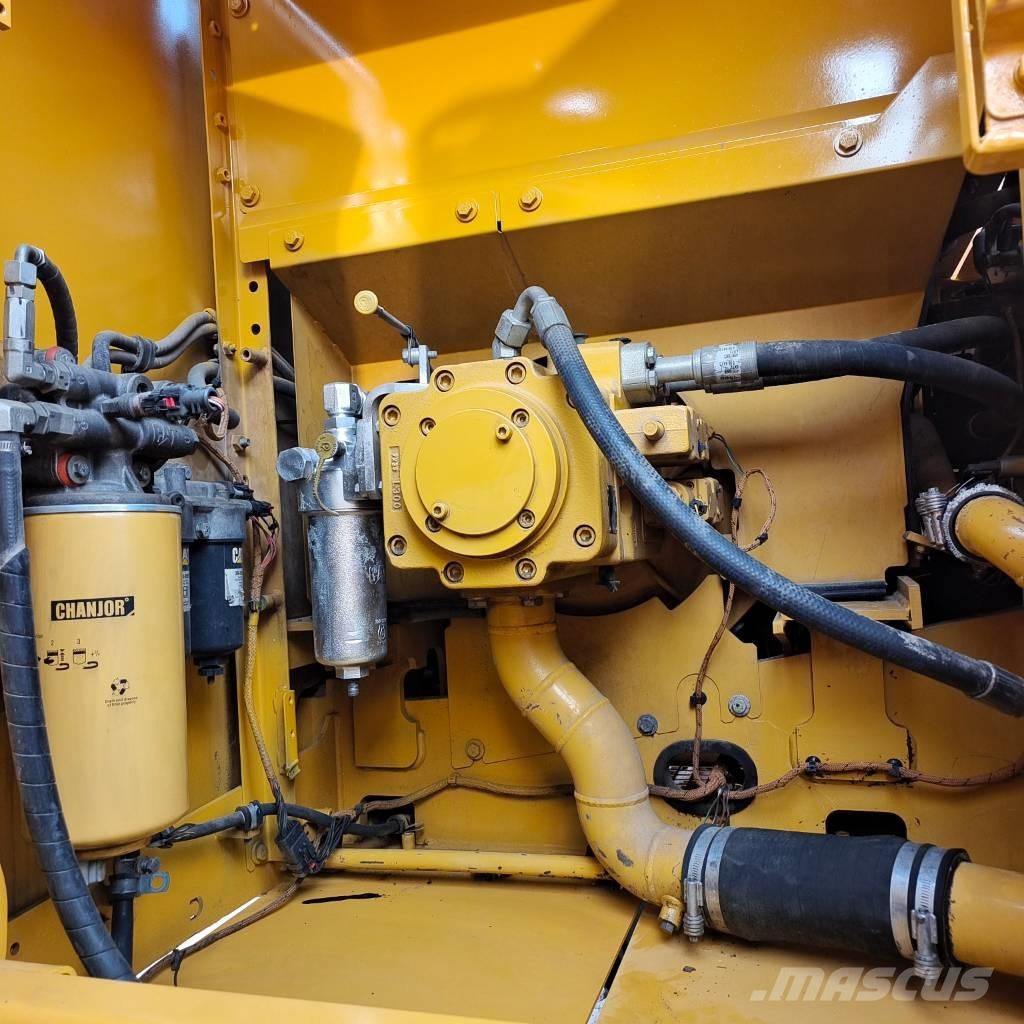 CAT 320 GC حفارات زحافة