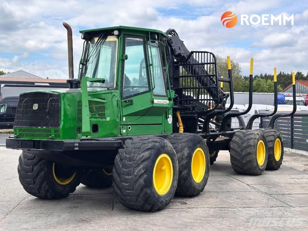 John Deere 1110 D شاحنات