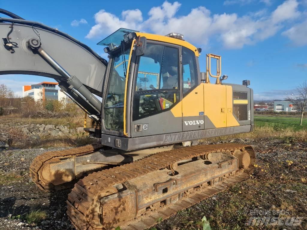 Volvo 220E حفارات زحافة