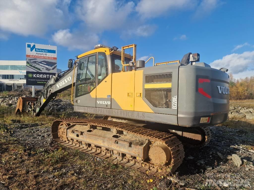 Volvo 220E حفارات زحافة