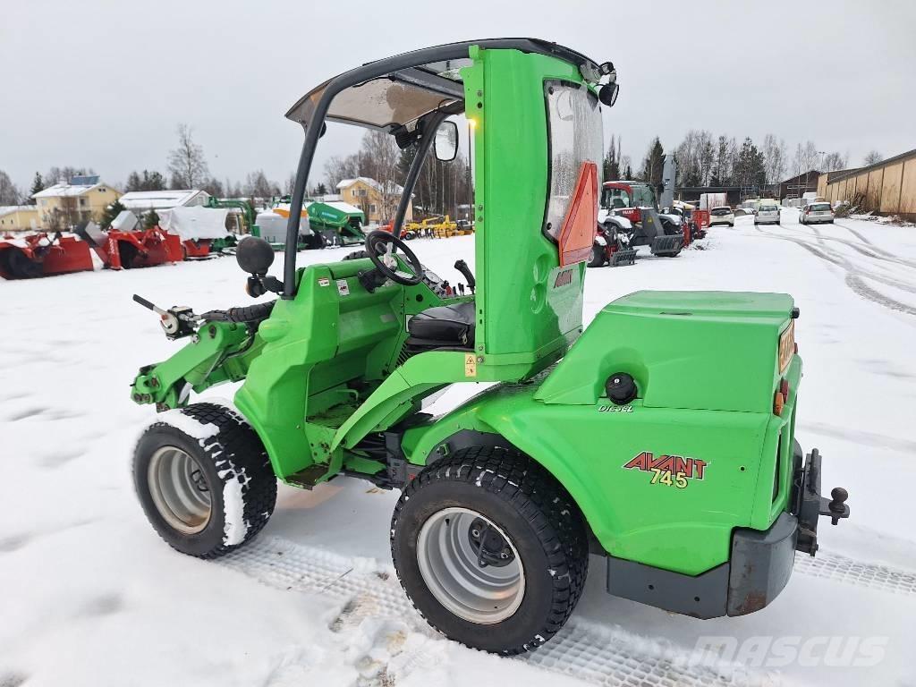 Avant 745 لوادر متعددة الأغراض