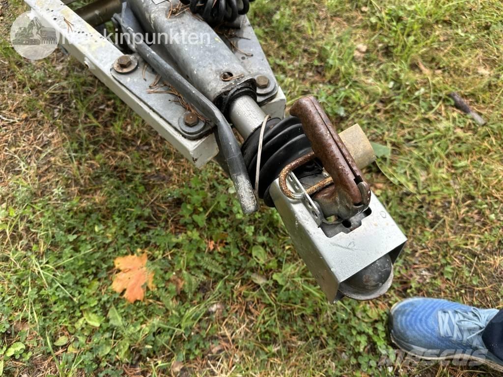 Dino 180 T المنصات الهوائية المثبتة على مقطورة