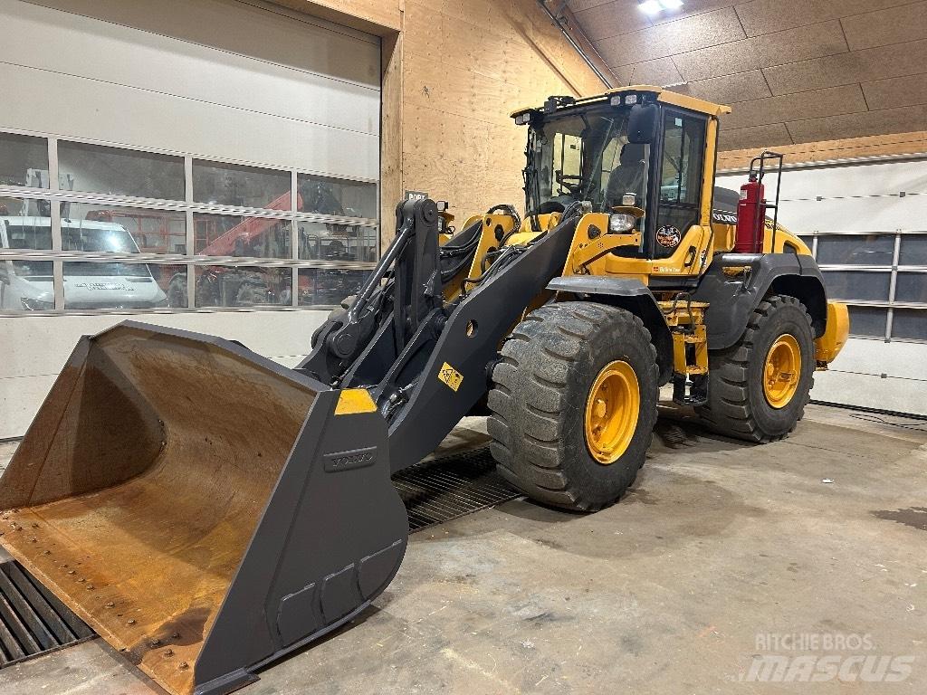 Volvo L 120 H لوادر بعجل