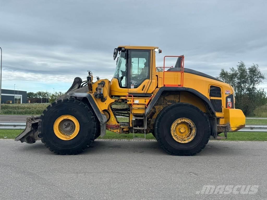 Volvo L220H لوادر بعجل