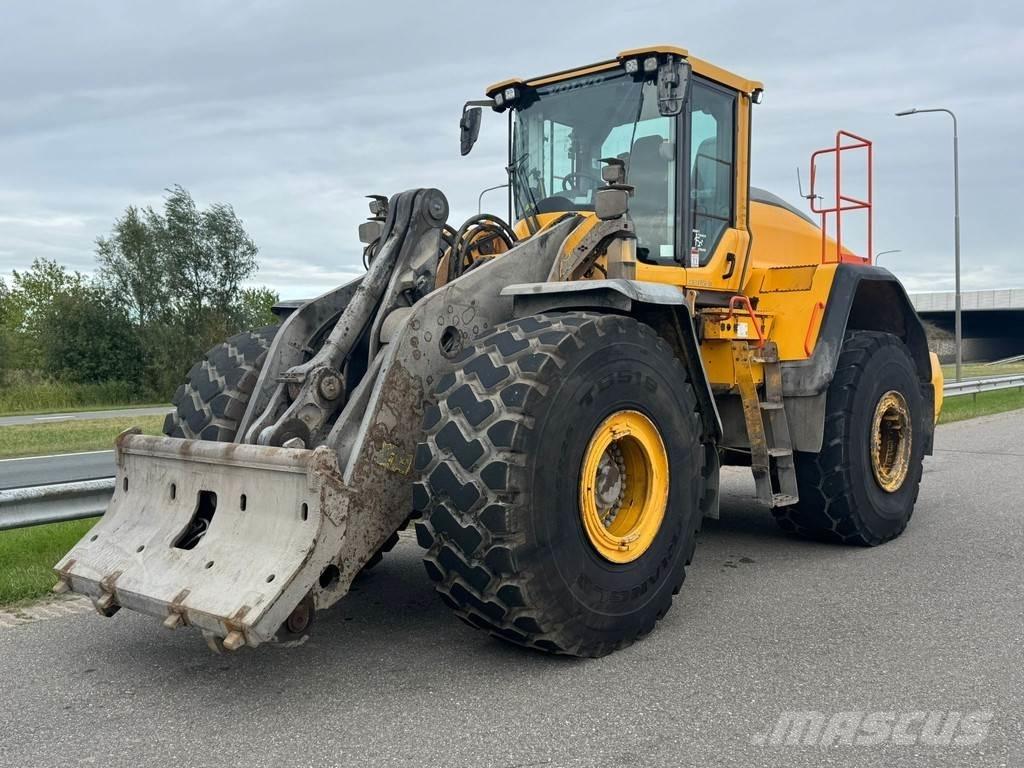 Volvo L220H لوادر بعجل