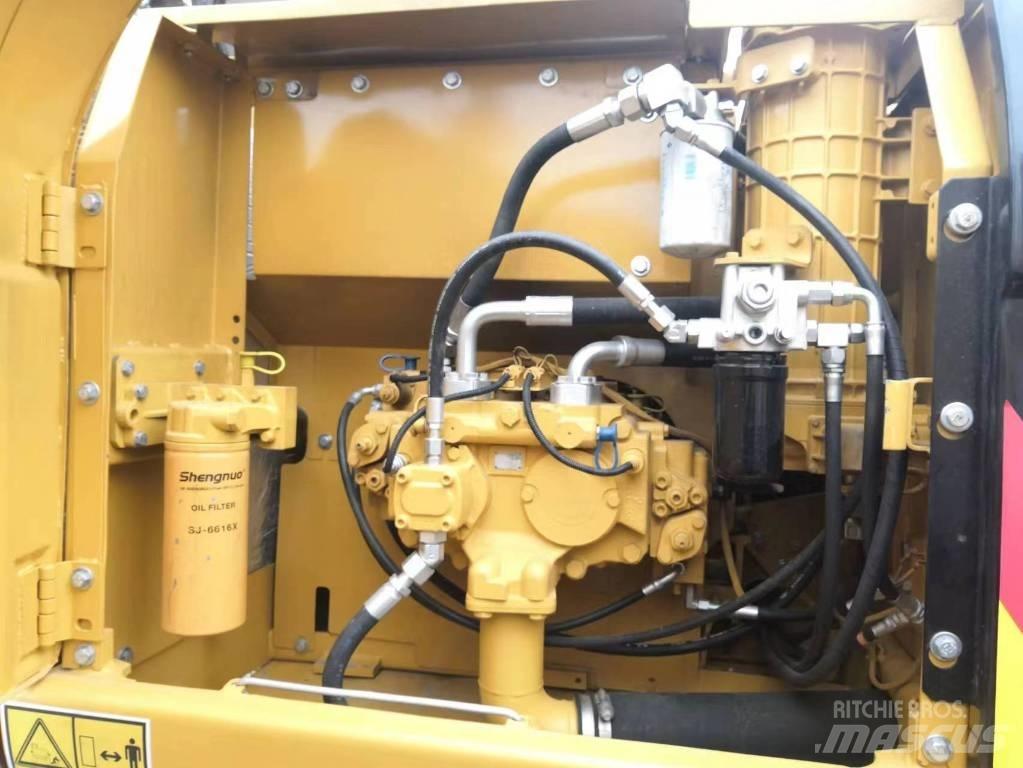 CAT 320 D L حفارات زحافة