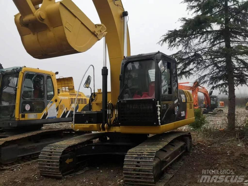 CAT 320 D L حفارات زحافة