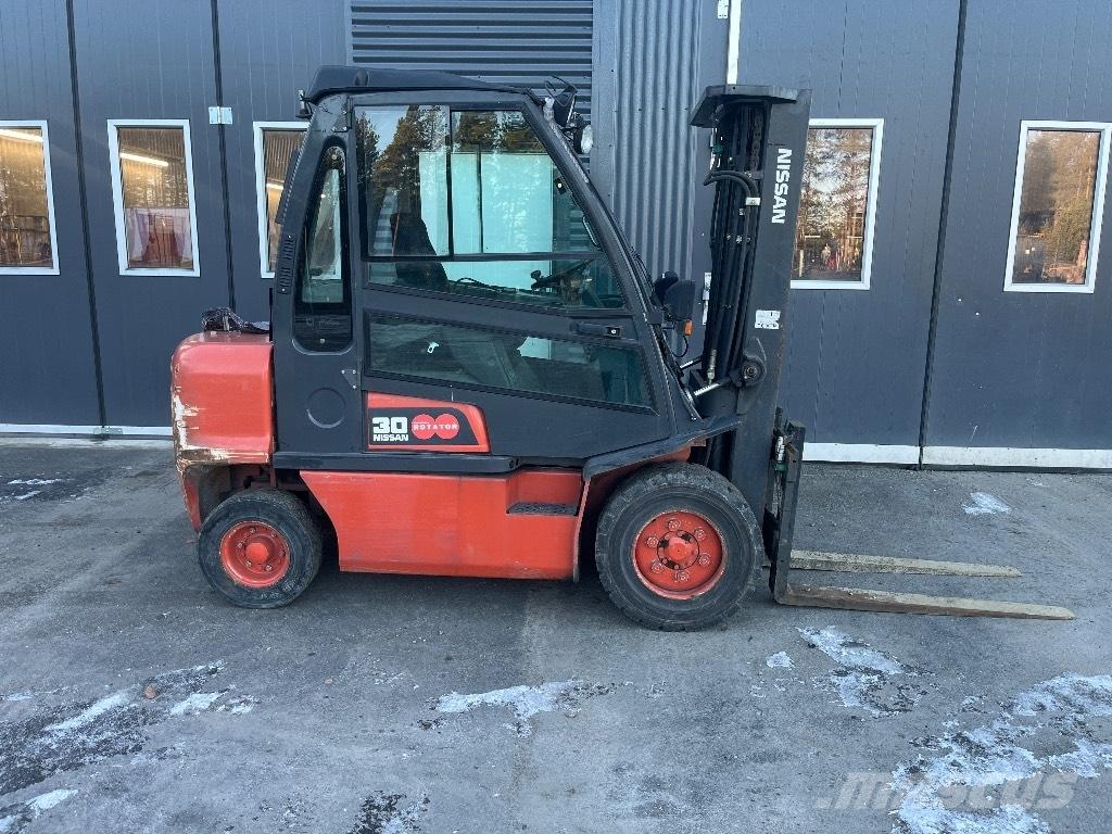 Nissan FGD02A300 شاحنات الديزل