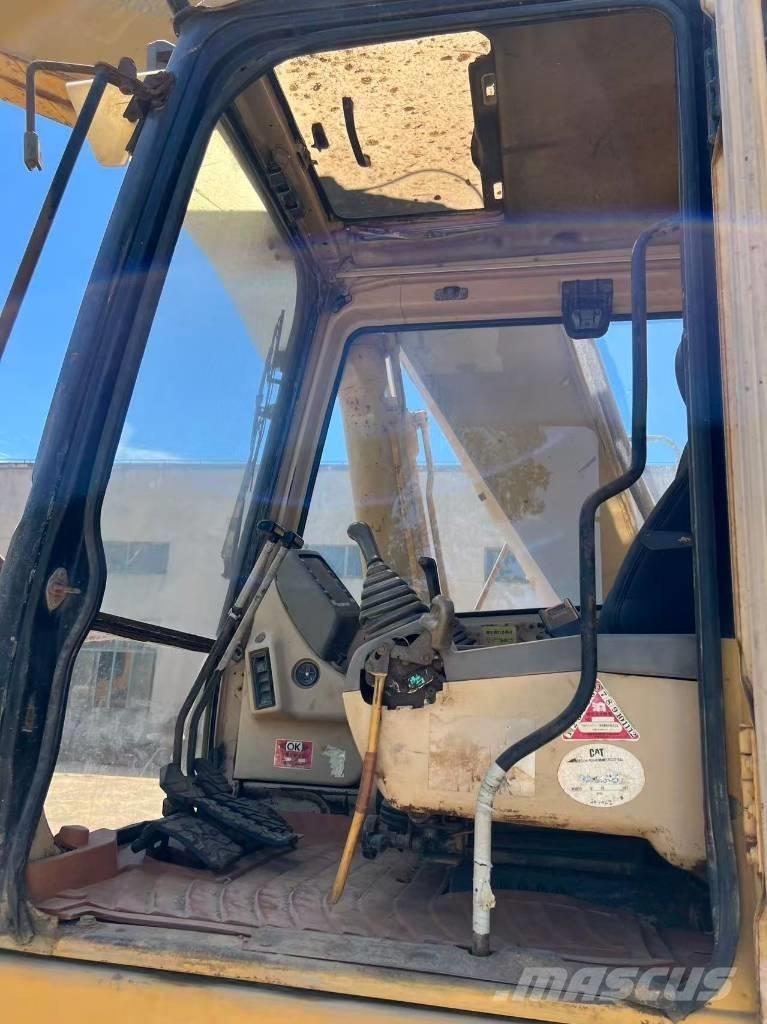 CAT 320 B L حفارات زحافة