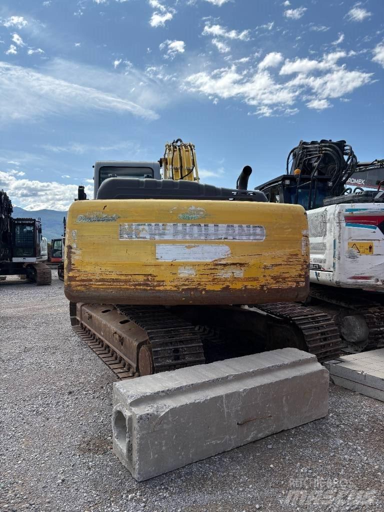 New Holland E 245 B حفارات زحافة