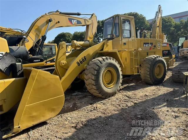 CAT 966 F لوادر بعجل