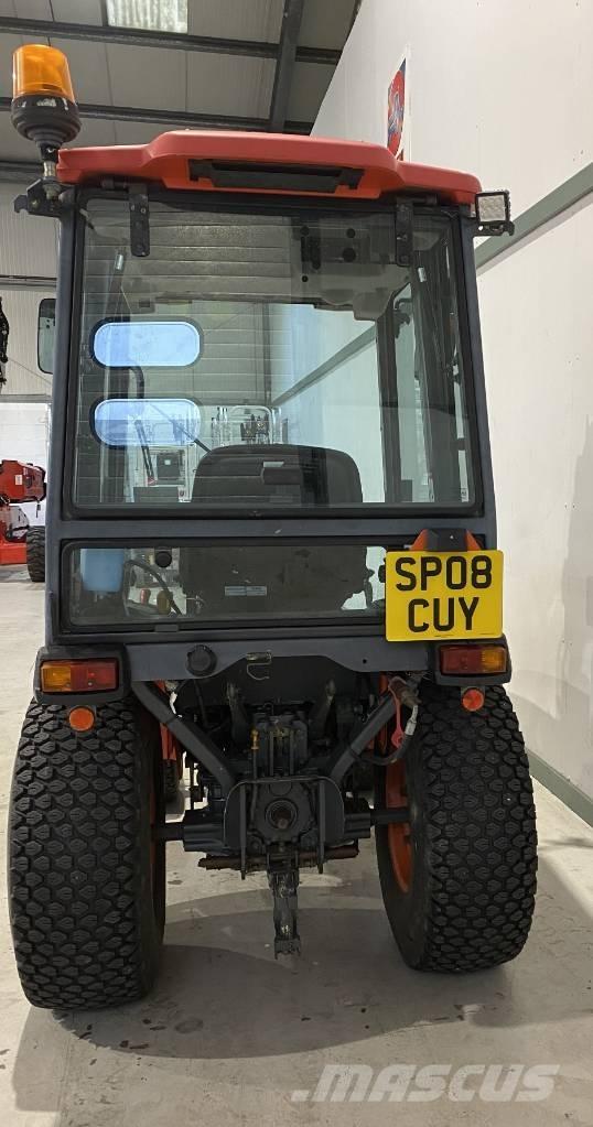 Kubota B2530 جرارات مدمجة