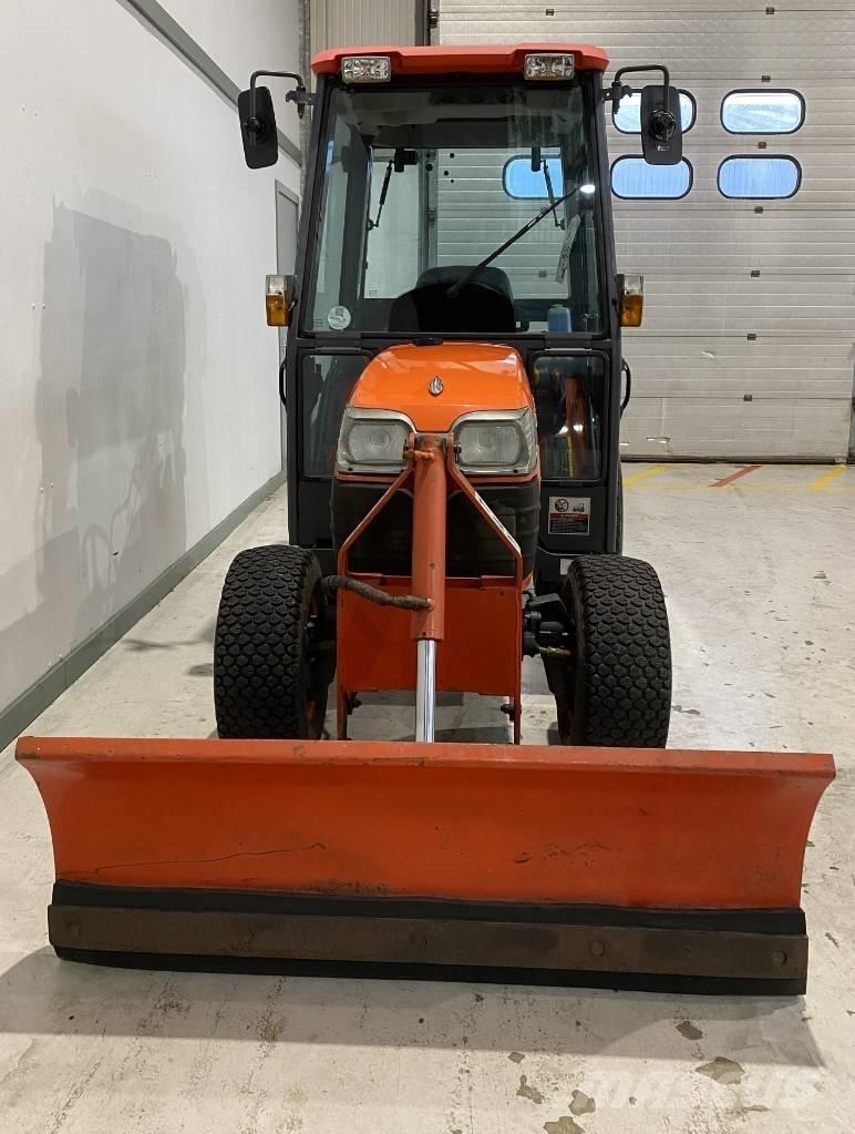 Kubota B2530 جرارات مدمجة