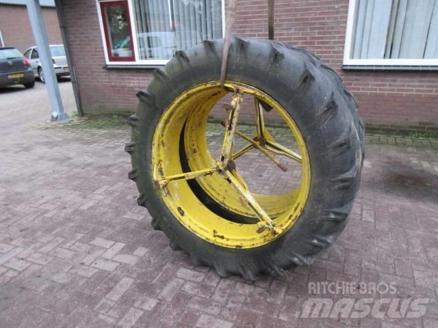 Vredestein 12.4/38 الإطارات والعجلات والحافات